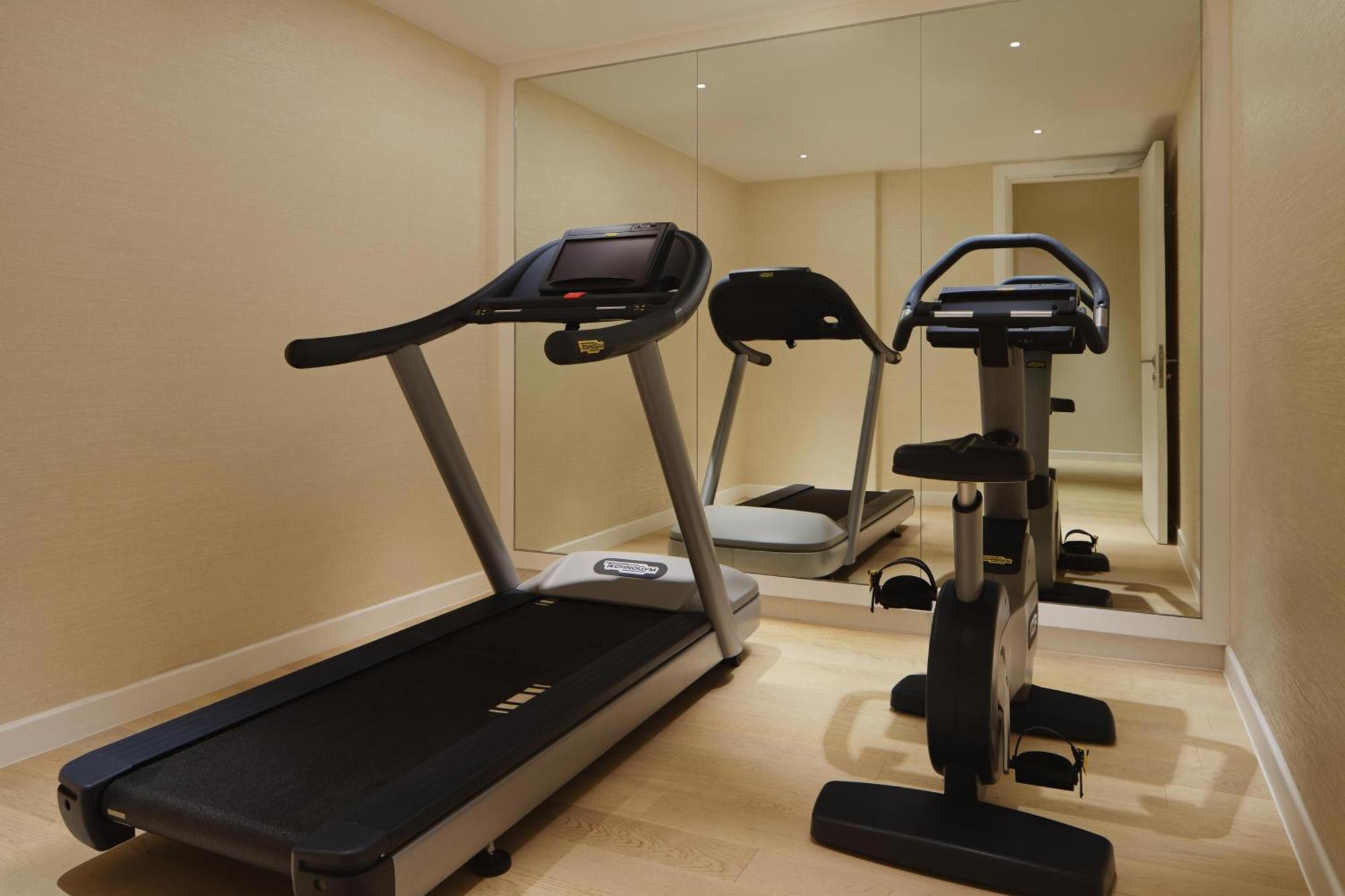 The Westin Desaru Coast Resort Eksteriør billede A treadmill and exercise bike