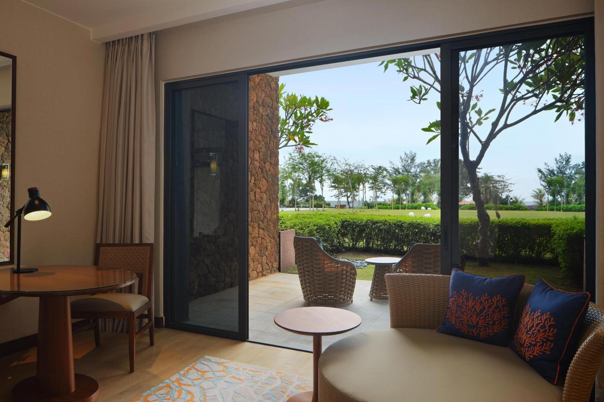 The Westin Desaru Coast Resort Eksteriør billede Deluxe Room with private balcony