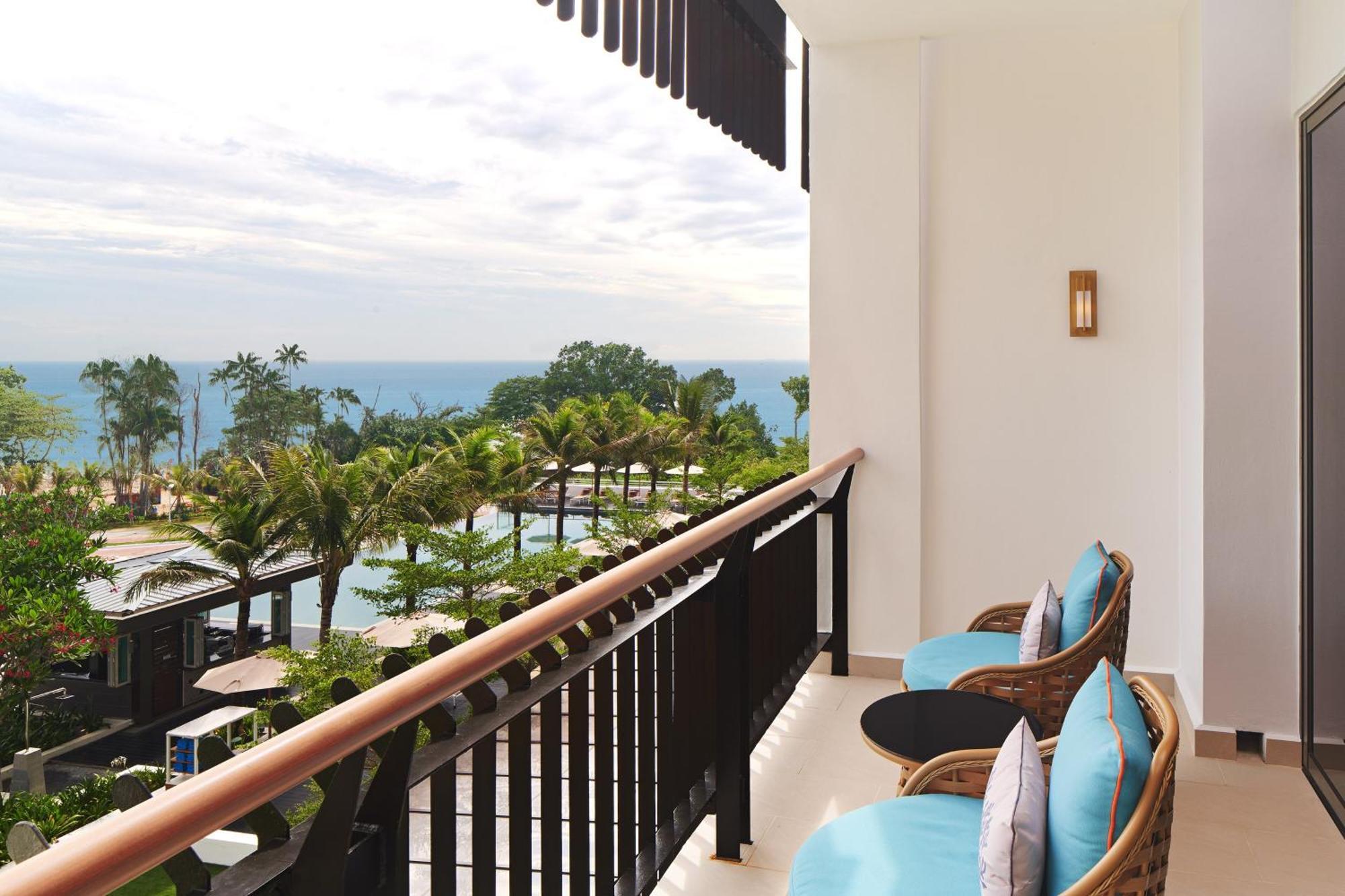 The Westin Desaru Coast Resort Eksteriør billede A balcony at the resort