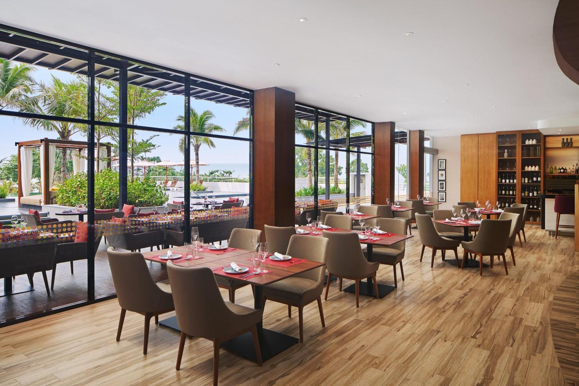 The Westin Desaru Coast Resort Eksteriør billede The restaurant