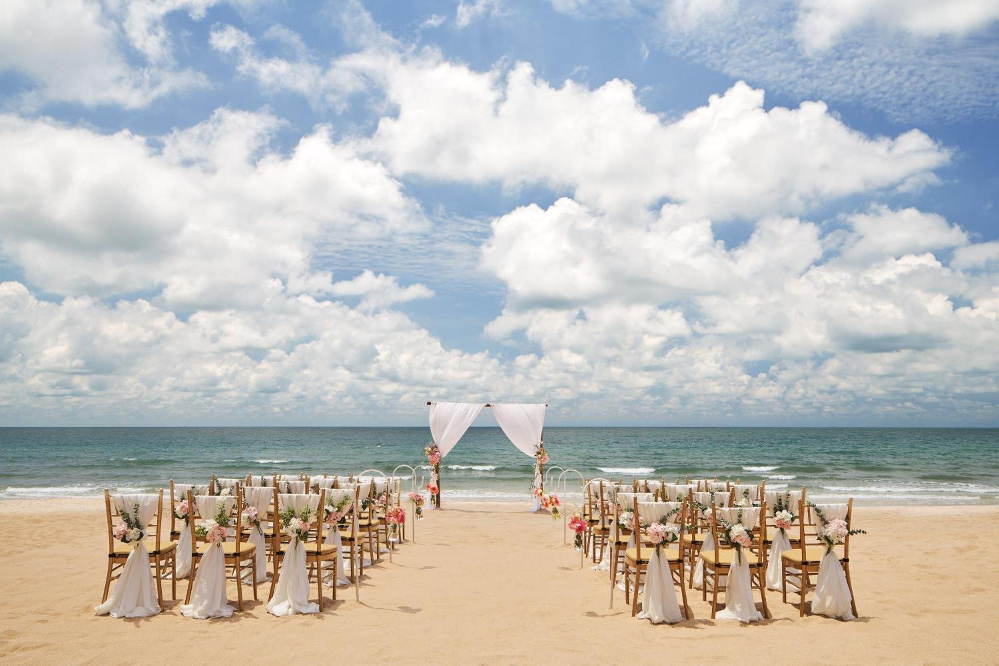The Westin Desaru Coast Resort Eksteriør billede Beach wedding