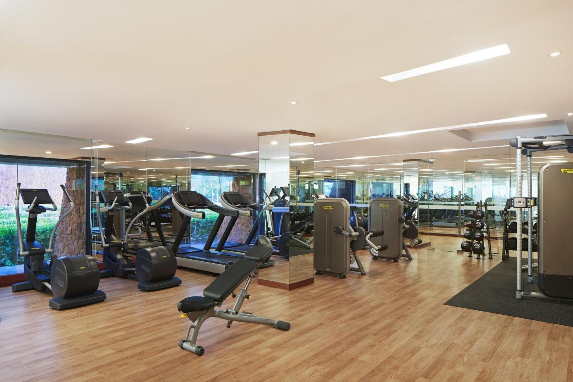 The Westin Desaru Coast Resort Eksteriør billede The gym at the hotel